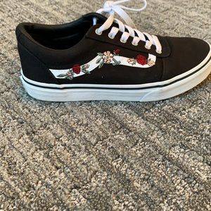 Black and white flowered laced vans size4 in girls